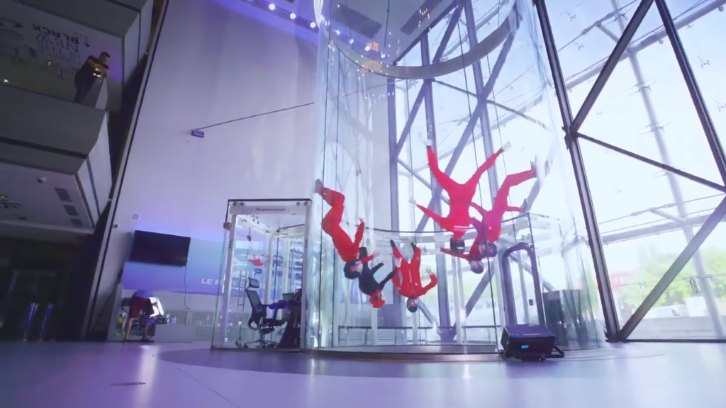 iFLY Paris – Flying Head Down Together